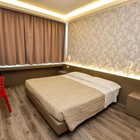 Hotel The Gate 4*