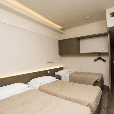 Hotel The Gate 4*